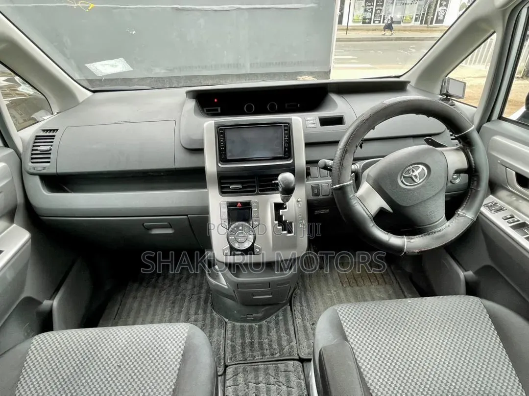 Toyota Noah 2009 White