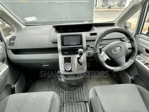 Toyota Noah 2009 White