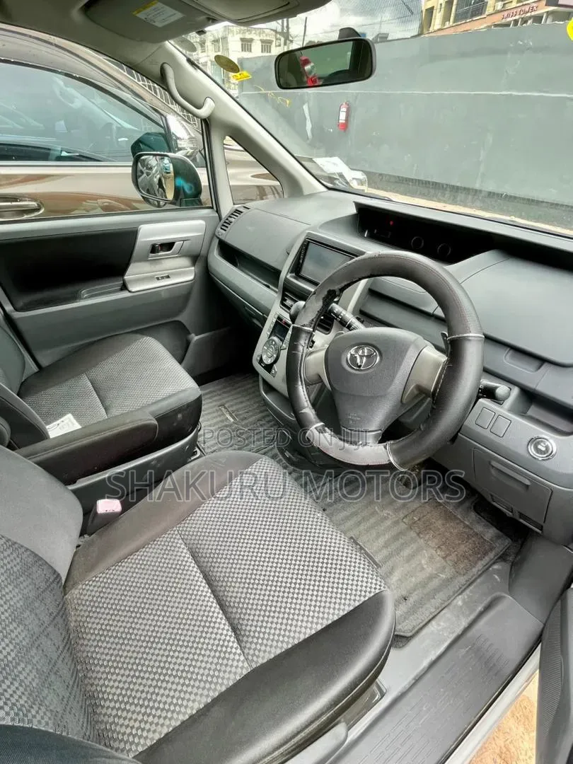Toyota Noah 2009 White