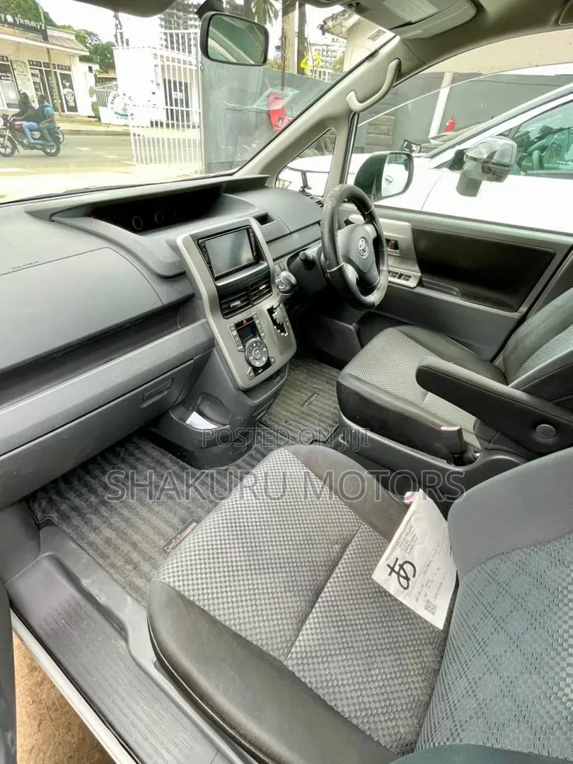 Toyota Noah 2009 White