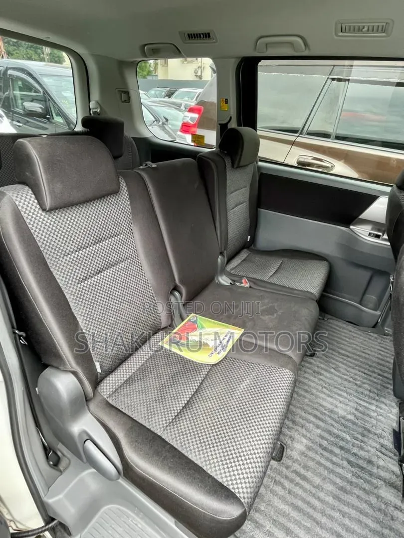 Toyota Noah 2009 White