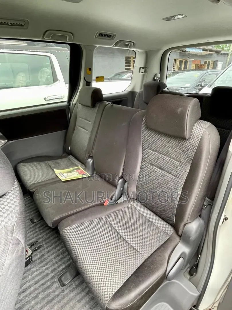 Toyota Noah 2009 White