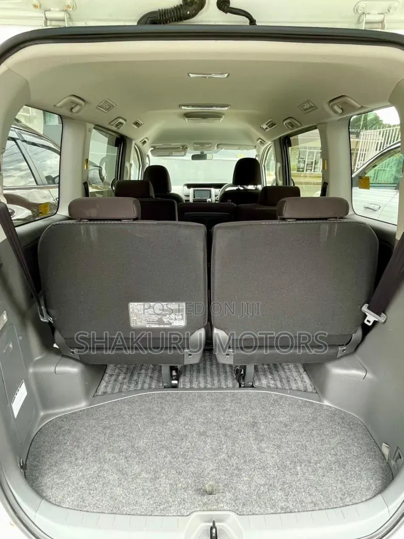 Toyota Noah 2009 White