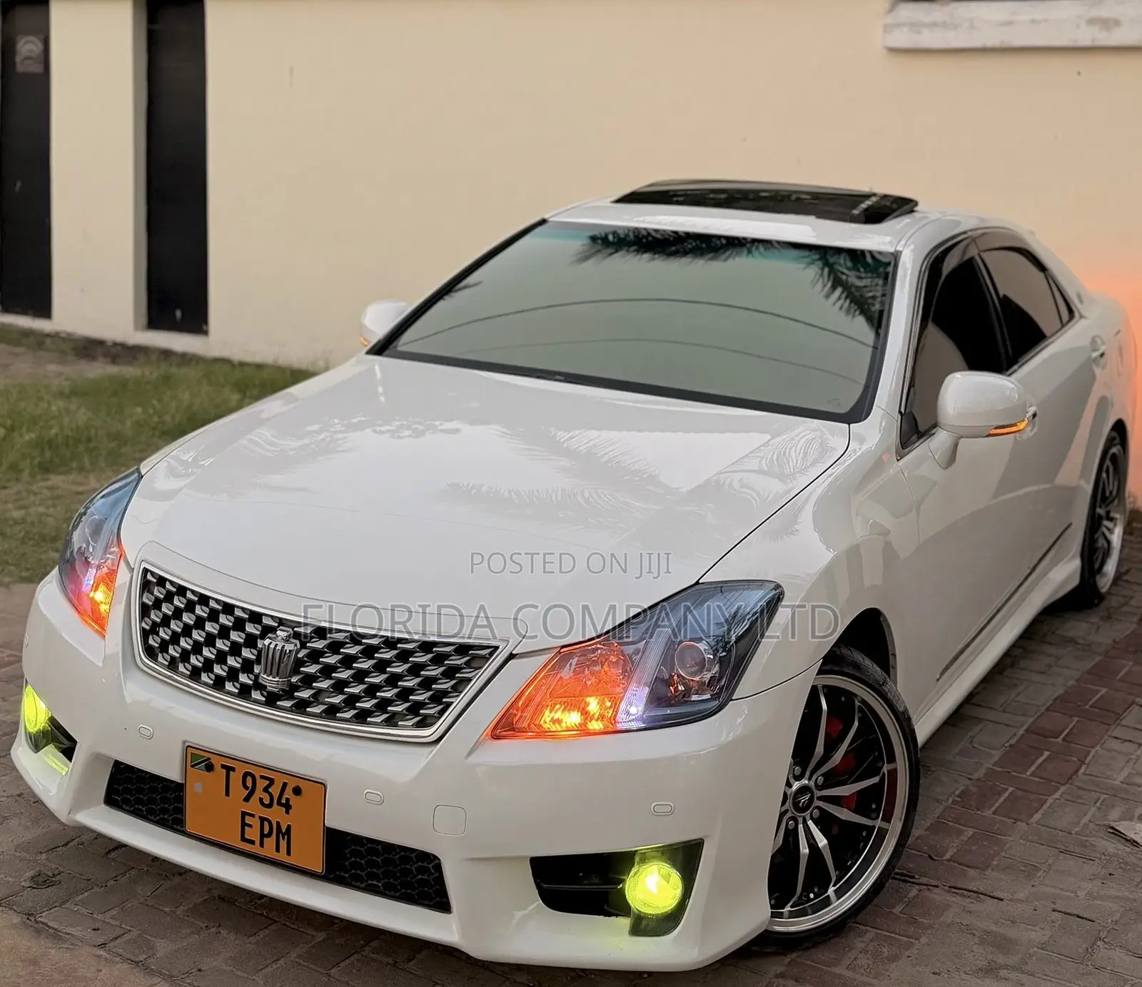 Toyota Crown 2012 White