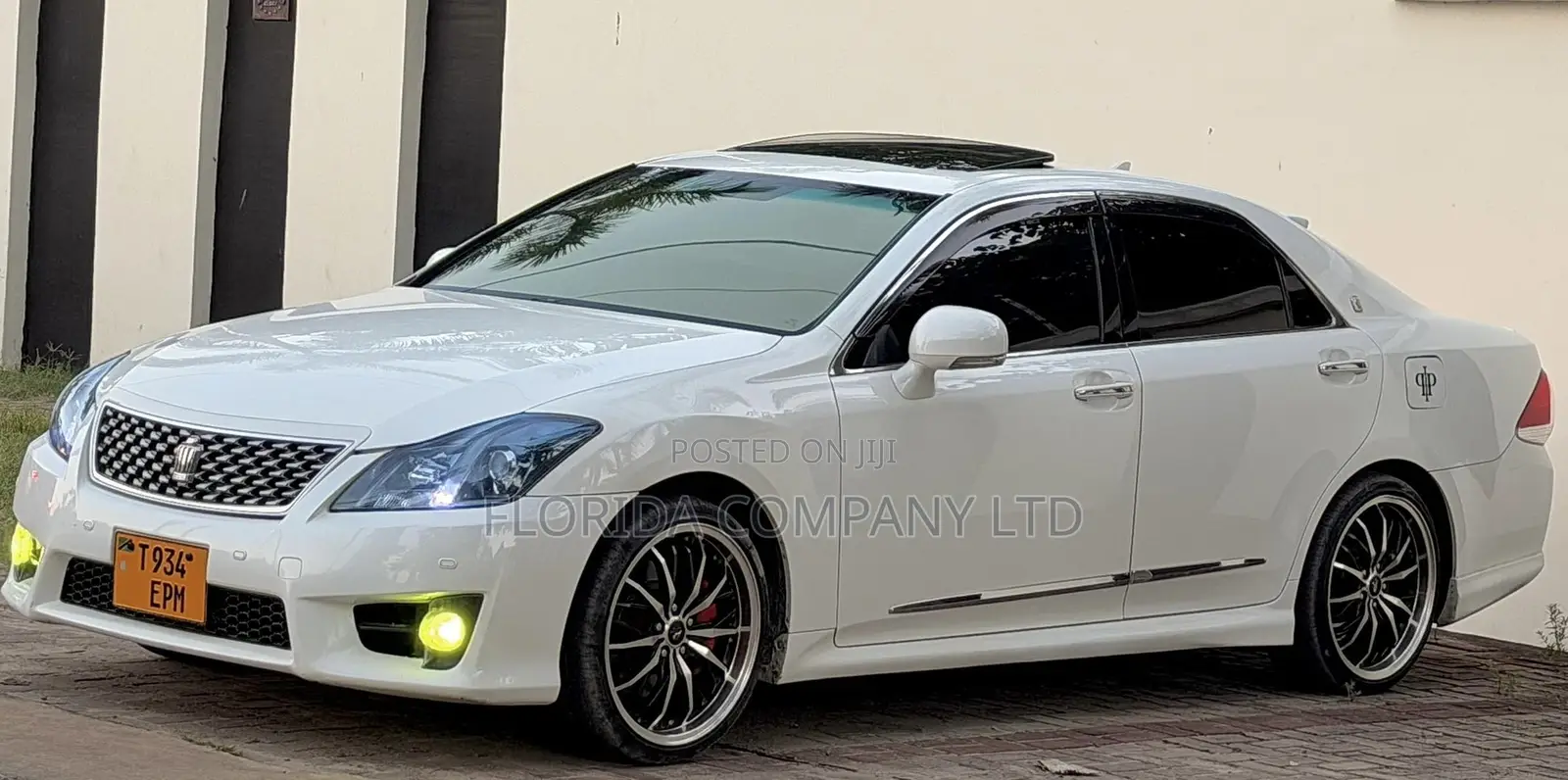 Toyota Crown 2012 White
