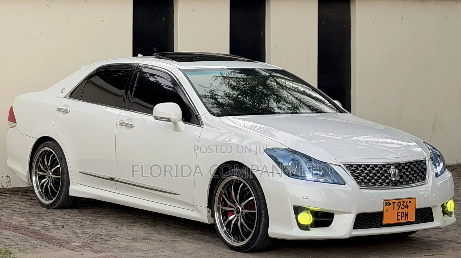 Toyota Crown 2012 White