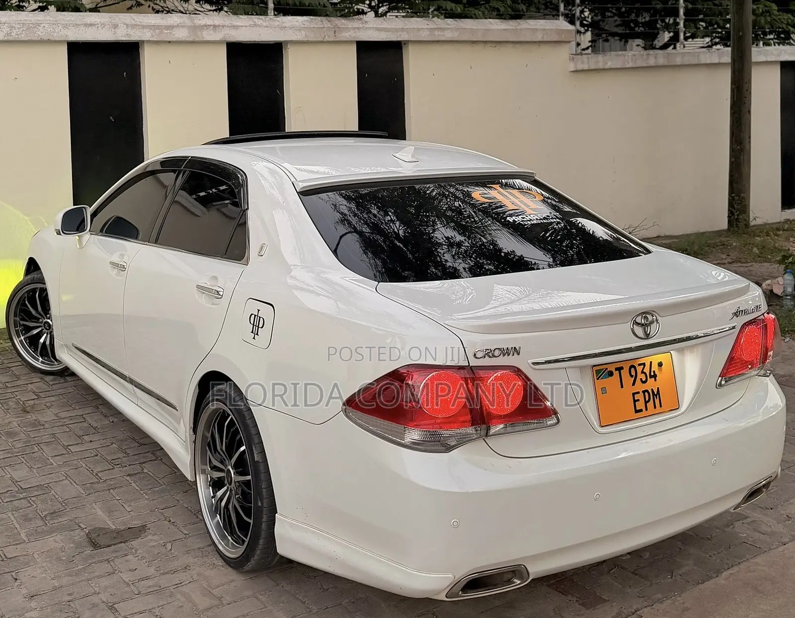 Toyota Crown 2012 White