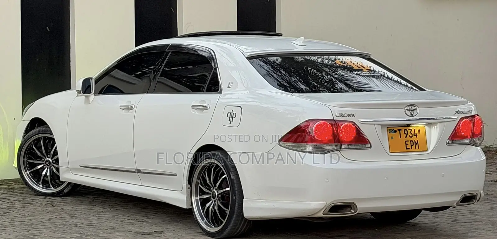 Toyota Crown 2012 White