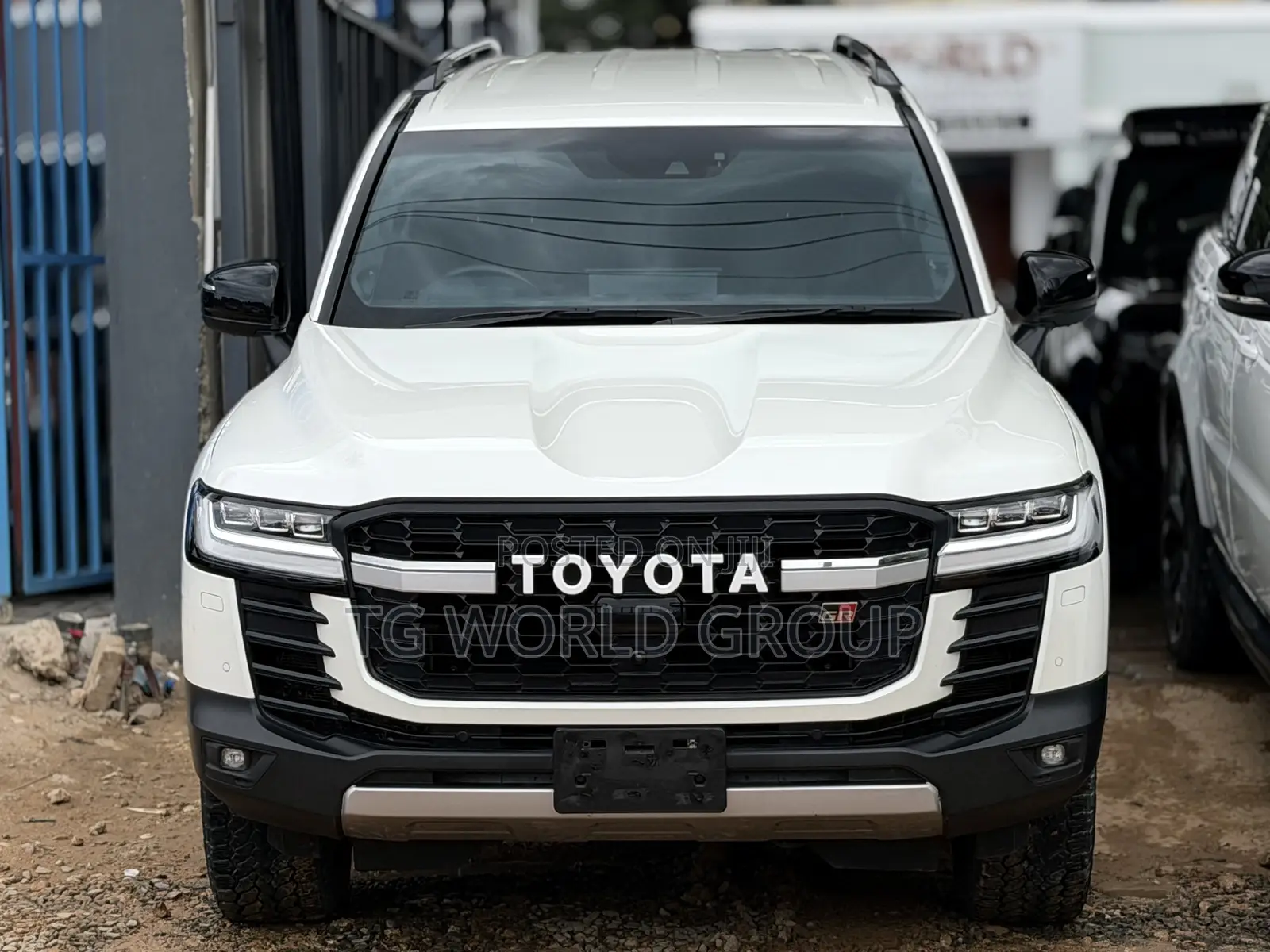 Toyota Land Cruiser LC300 2024 White