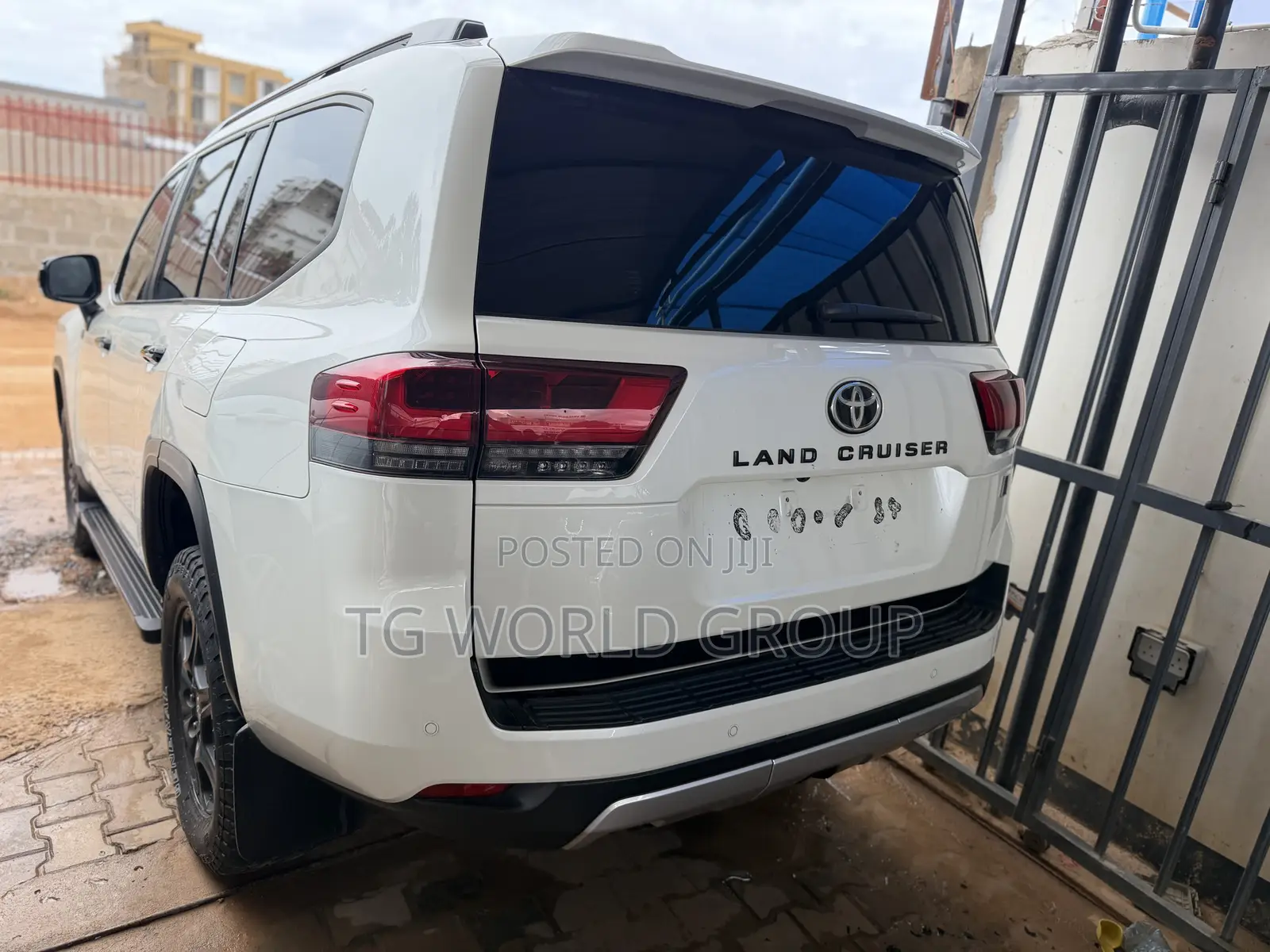 Toyota Land Cruiser LC300 2024 White
