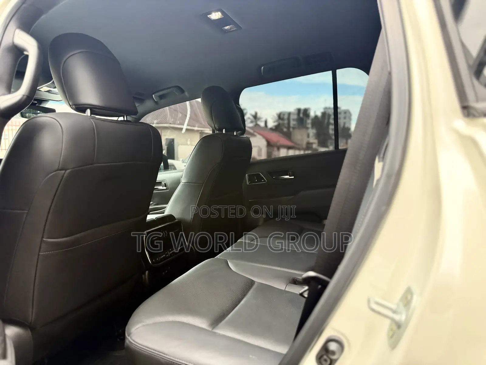Toyota Land Cruiser LC300 2024 White