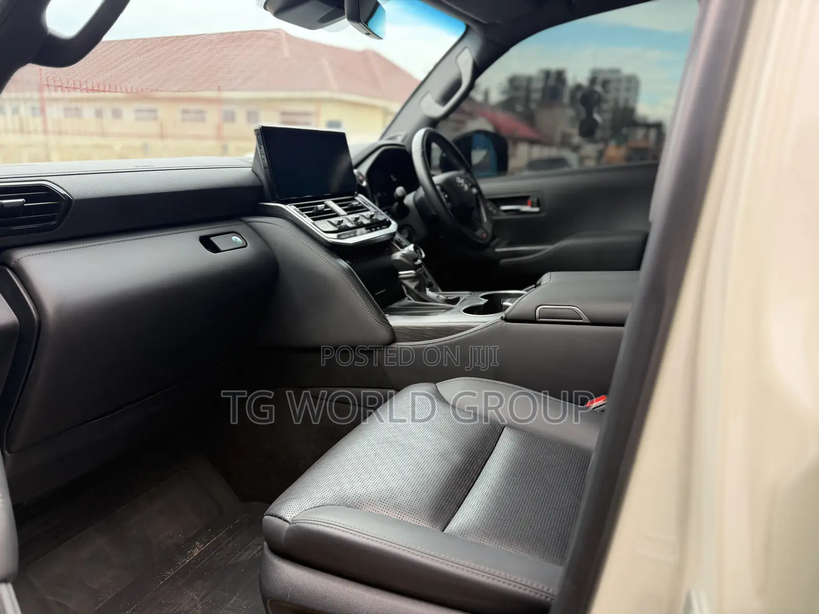 Toyota Land Cruiser LC300 2024 White