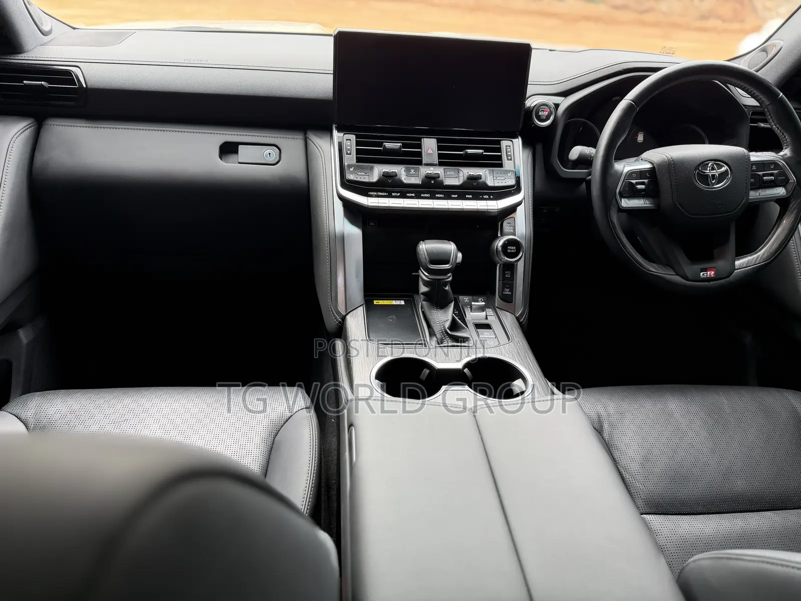 Toyota Land Cruiser LC300 2024 White