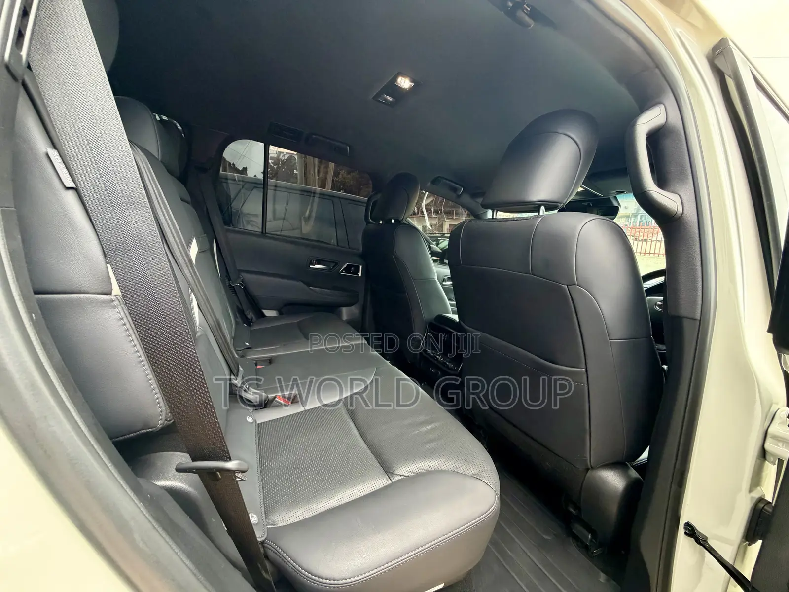 Toyota Land Cruiser LC300 2024 White