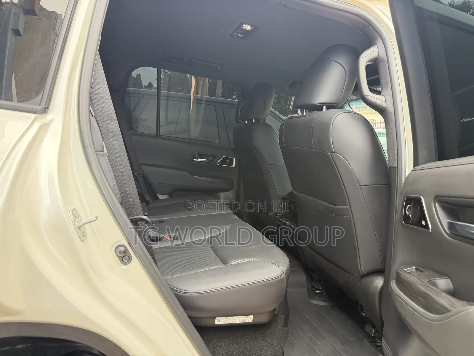 Toyota Land Cruiser LC300 2024 White