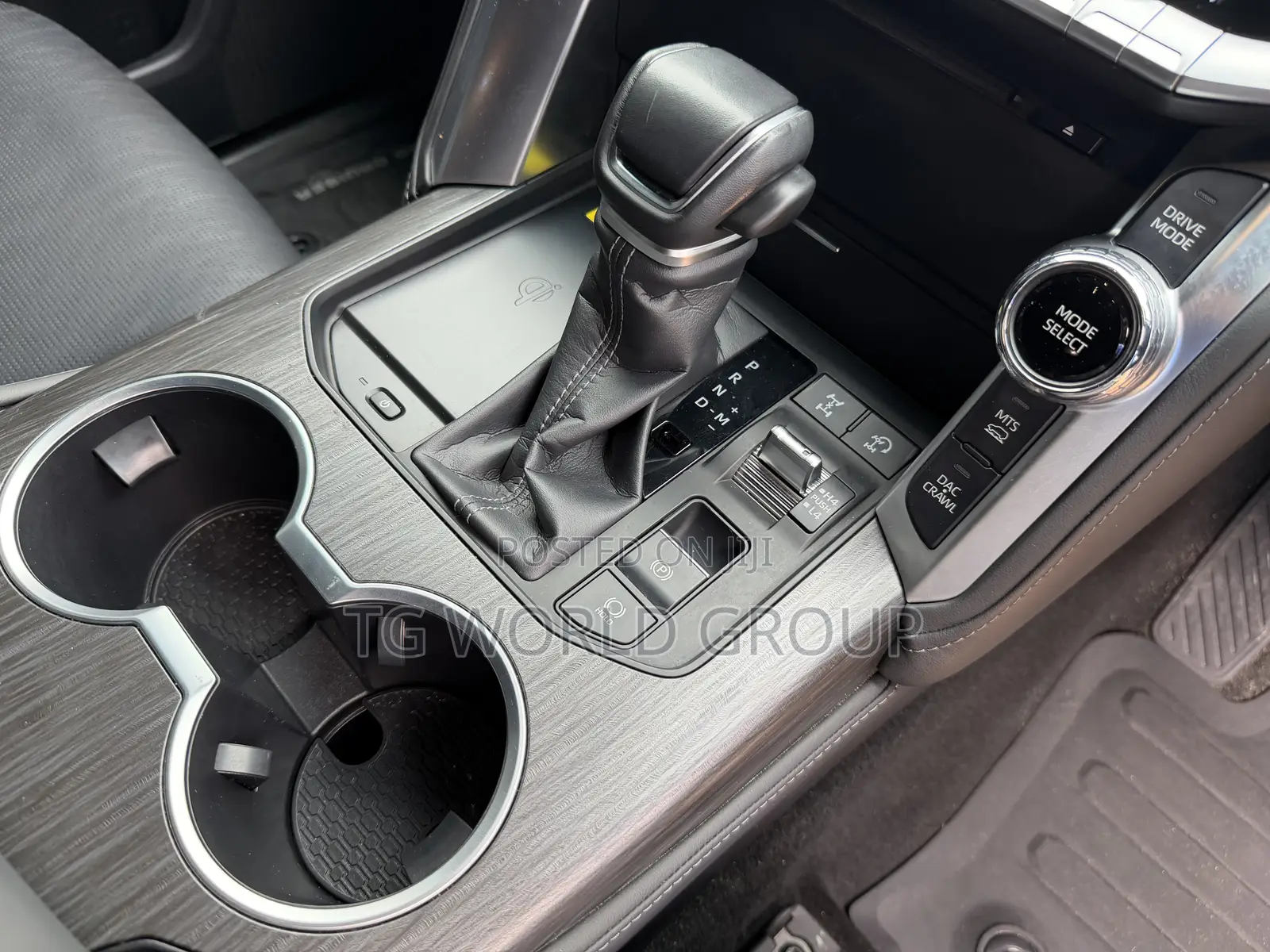 Toyota Land Cruiser LC300 2024 White