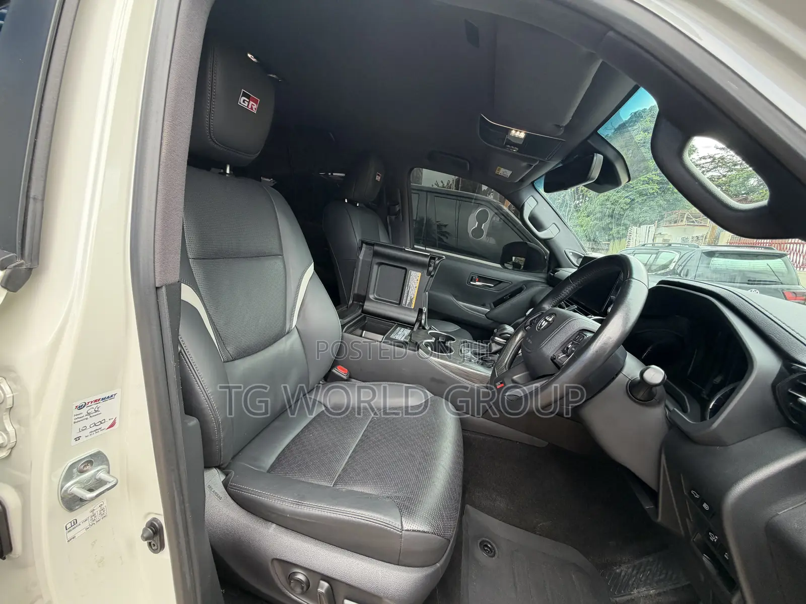 Toyota Land Cruiser LC300 2024 White