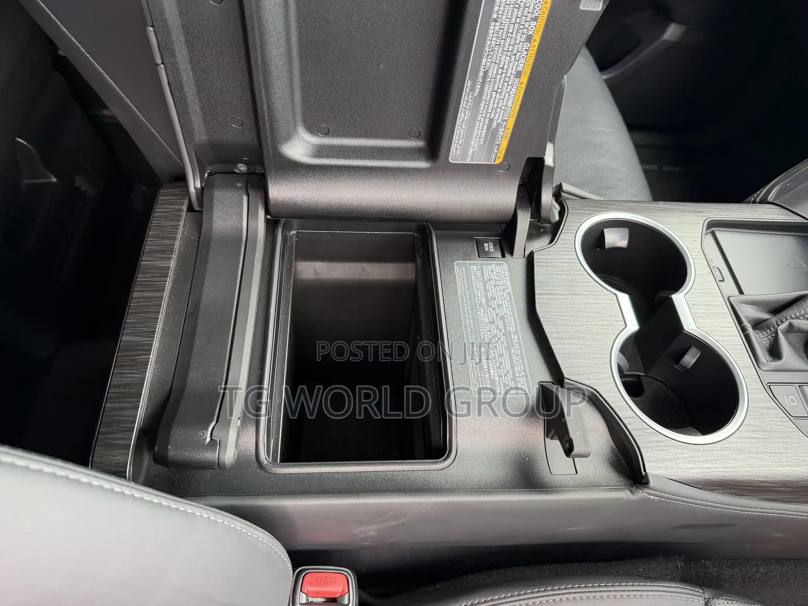 Toyota Land Cruiser LC300 2024 White