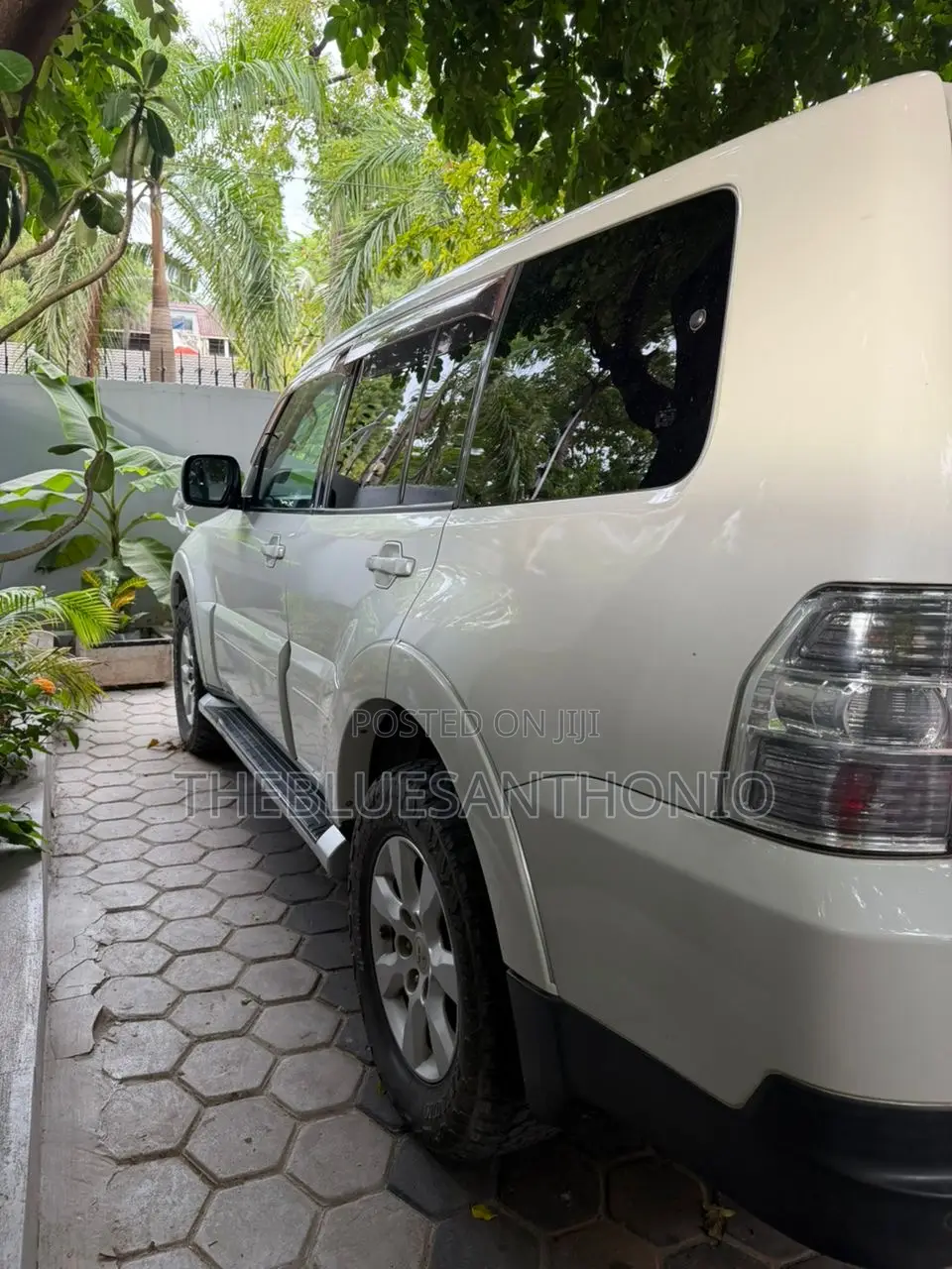 Mitsubishi Pajero 2010 White