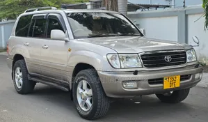 Toyota Land Cruiser 1999 Off white