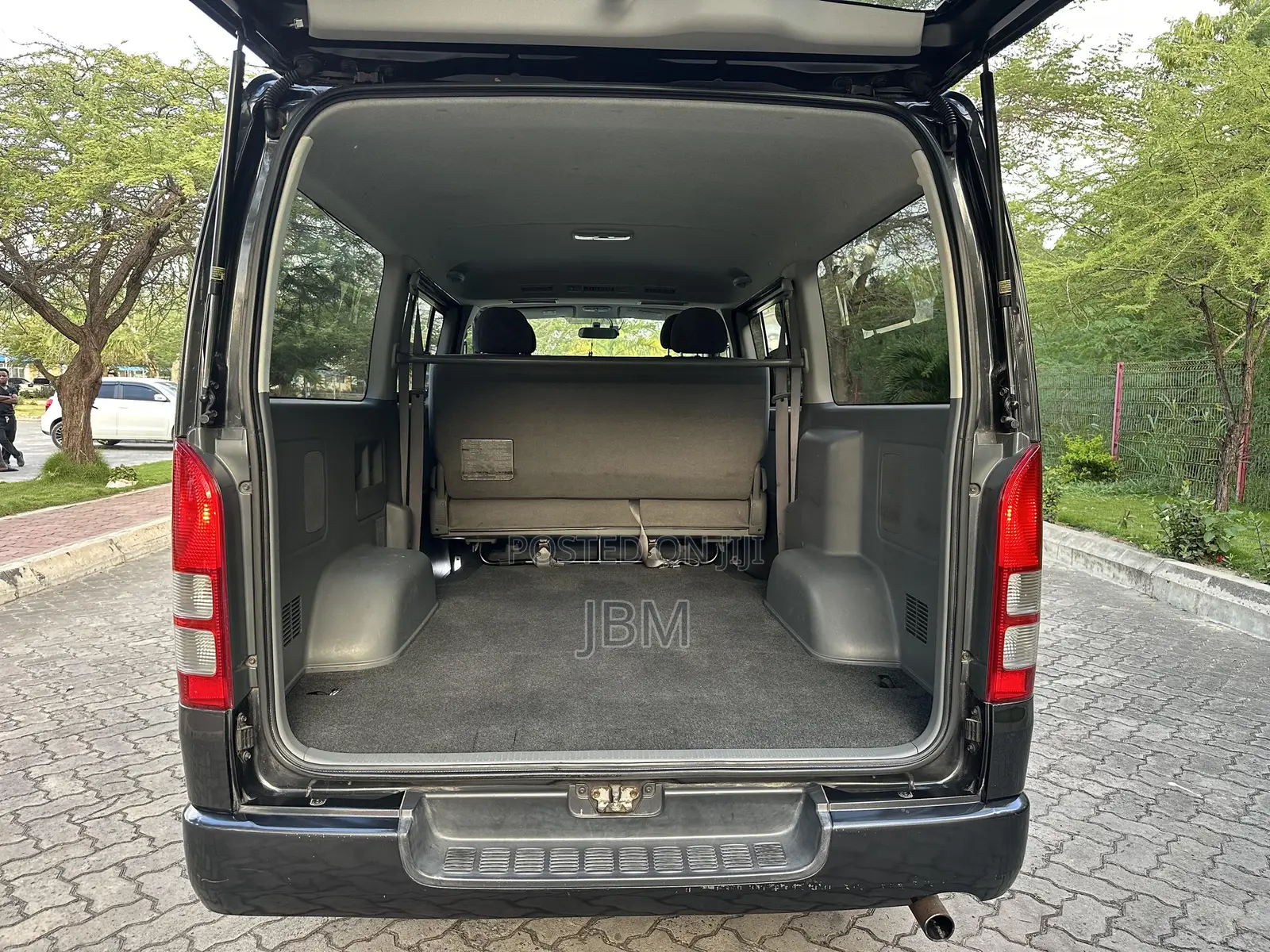 Toyota HiAce 2005 Grey