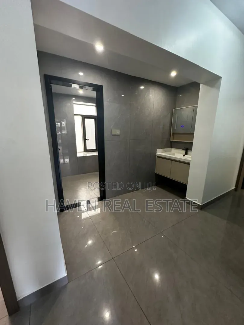 4bdrm Apartment in Oyster Bay for sale