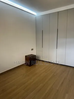 4bdrm Apartment in Oyster Bay for sale