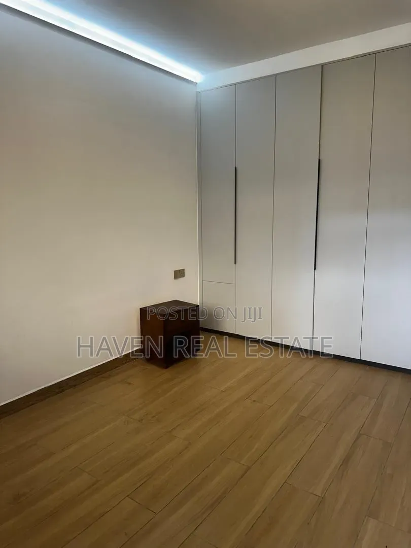 4bdrm Apartment in Oyster Bay for sale