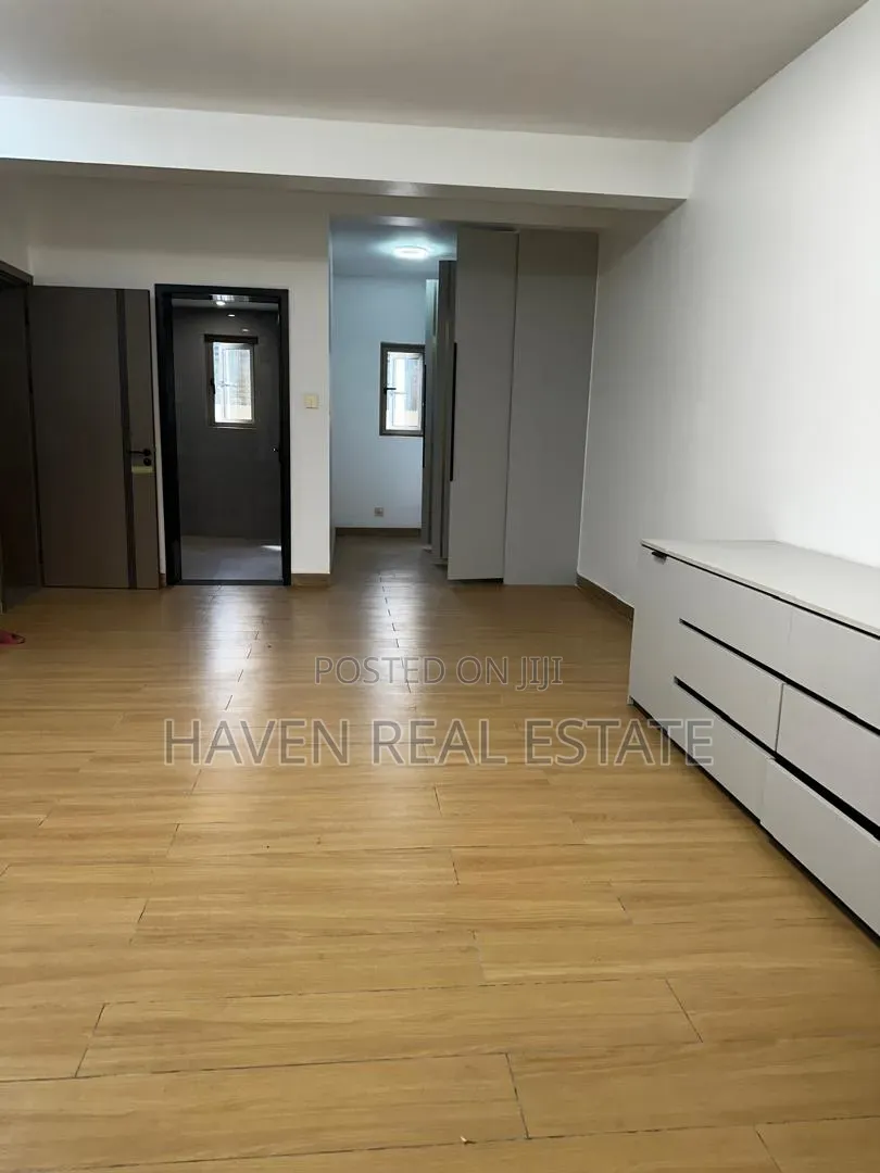 4bdrm Apartment in Oyster Bay for sale