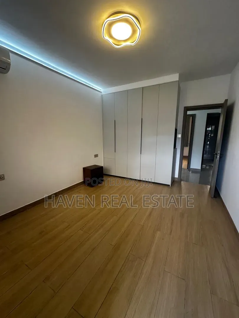 4bdrm Apartment in Oyster Bay for sale