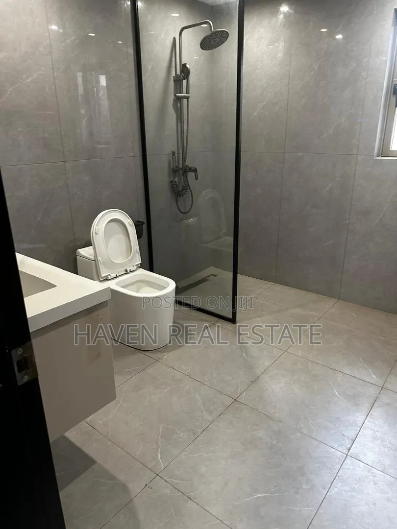 4bdrm Apartment in Oyster Bay for sale