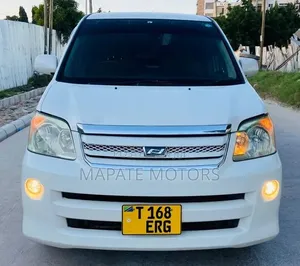 Toyota Noah 2.0 AWD (8 Seater) 2006 White