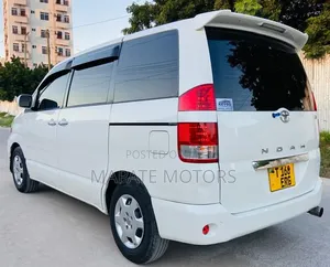 Toyota Noah 2.0 AWD (8 Seater) 2006 White