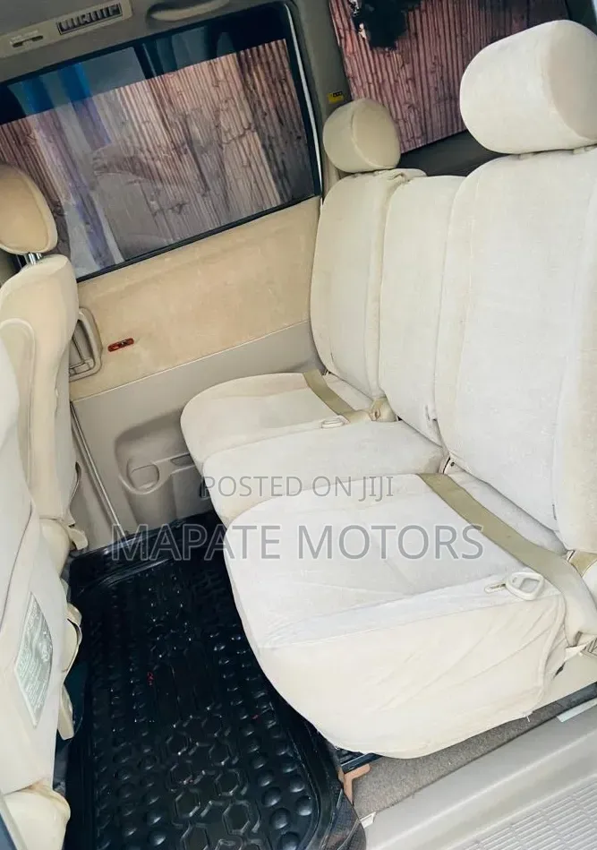 Toyota Noah 2.0 AWD (8 Seater) 2006 White