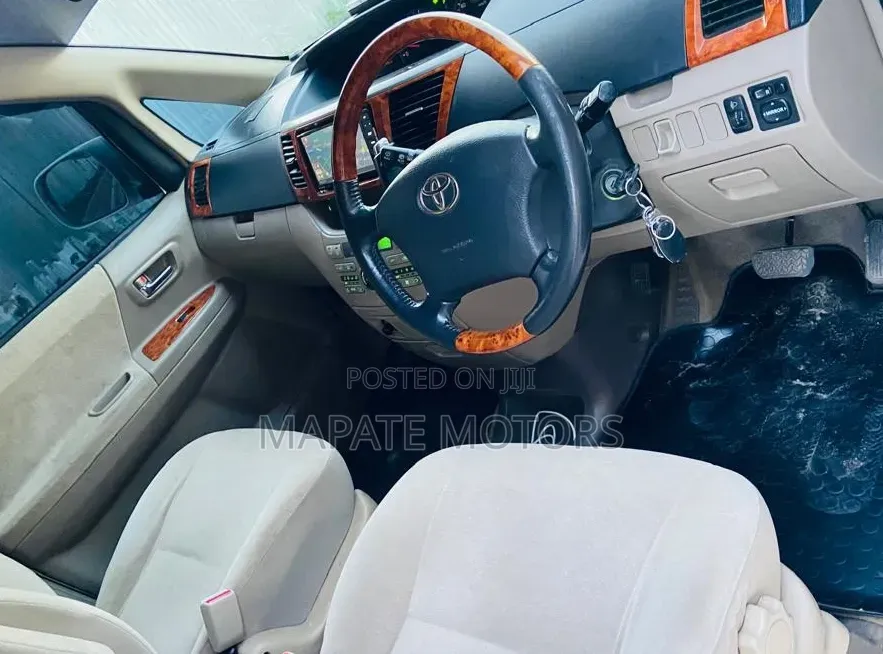 Toyota Noah 2.0 AWD (8 Seater) 2006 White