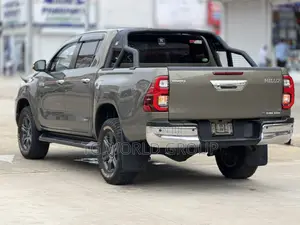 Toyota Hilux Revo Double Cab Deisel 2.4 AWD 2021 Beige