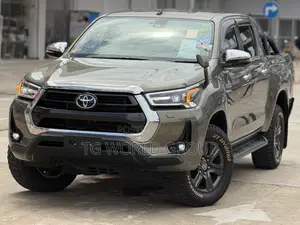 Toyota Hilux Revo Double Cab Deisel 2.4 AWD 2021 Beige