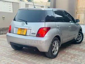 Toyota IST 2004 Silver