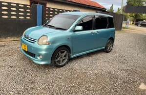 Toyota Sienta 2005 Blue