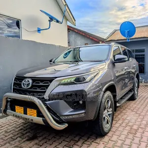 Toyota Fortuner 2022 Brown