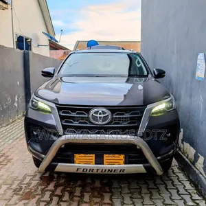 Toyota Fortuner 2022 Brown