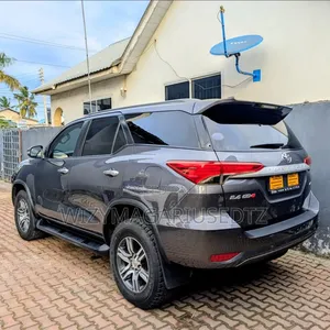 Toyota Fortuner 2022 Brown