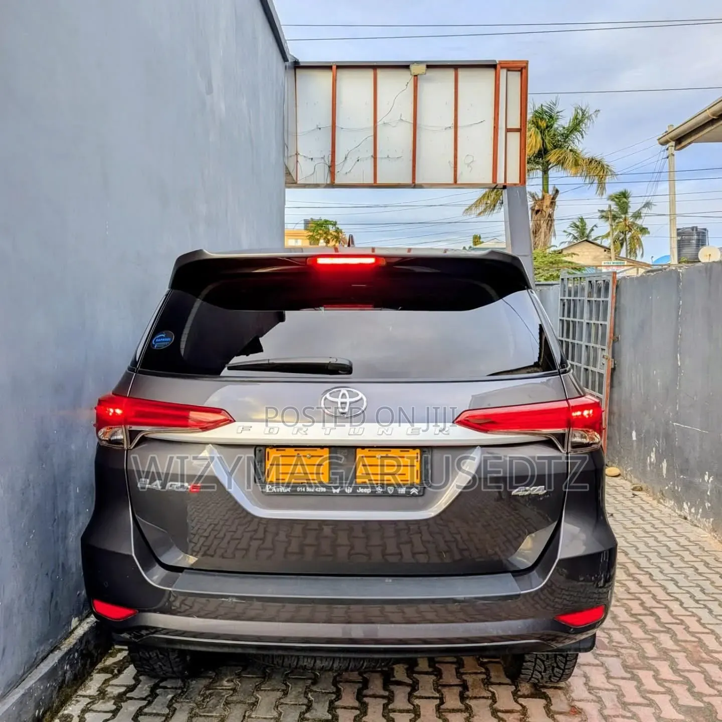 Toyota Fortuner 2022 Brown