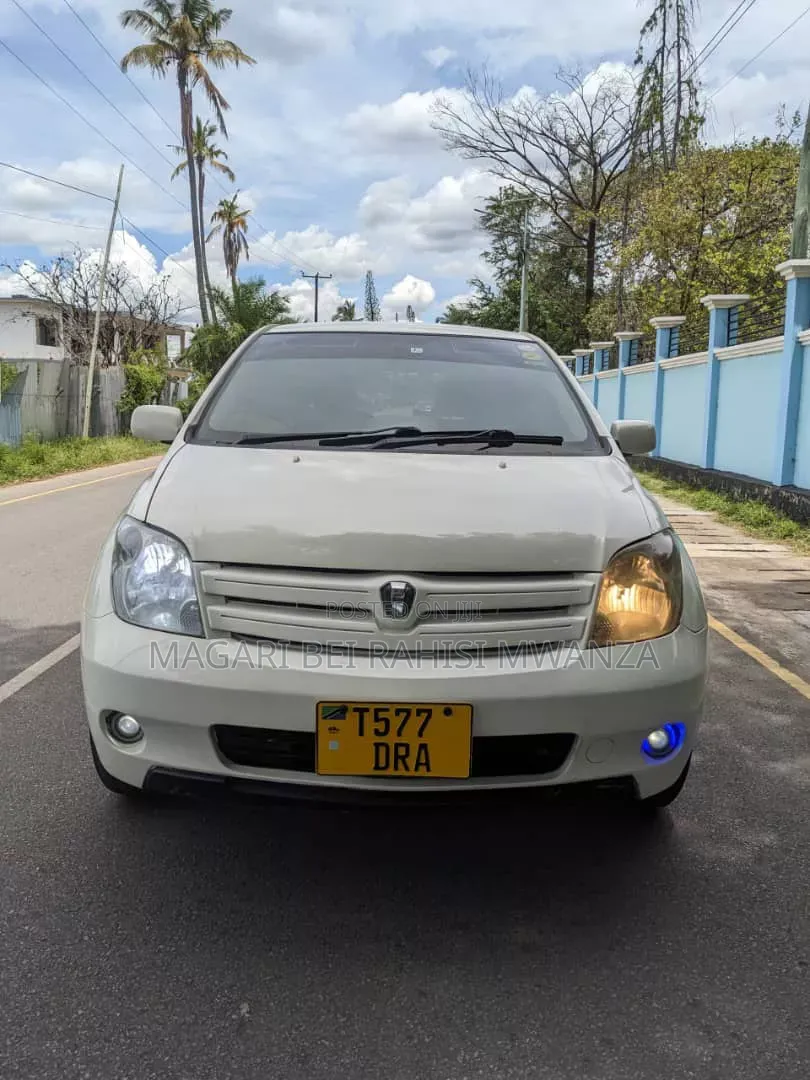 Toyota IST 2005 White