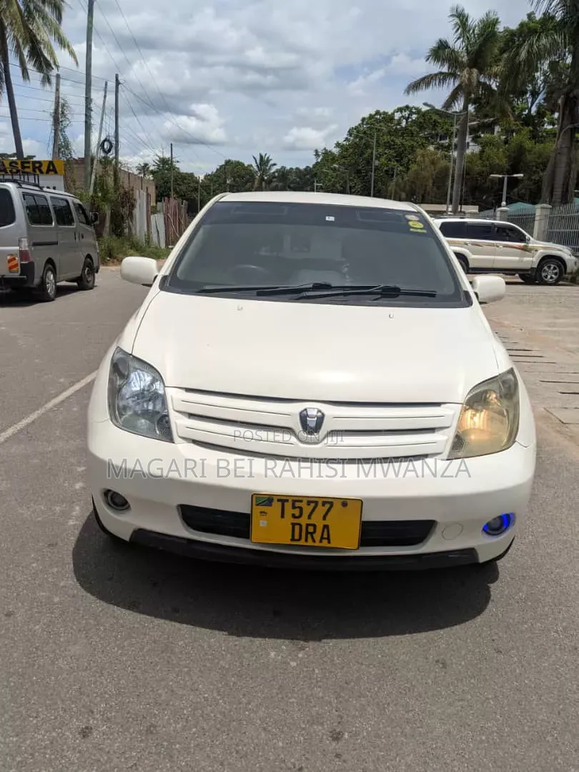 Toyota IST 2005 White