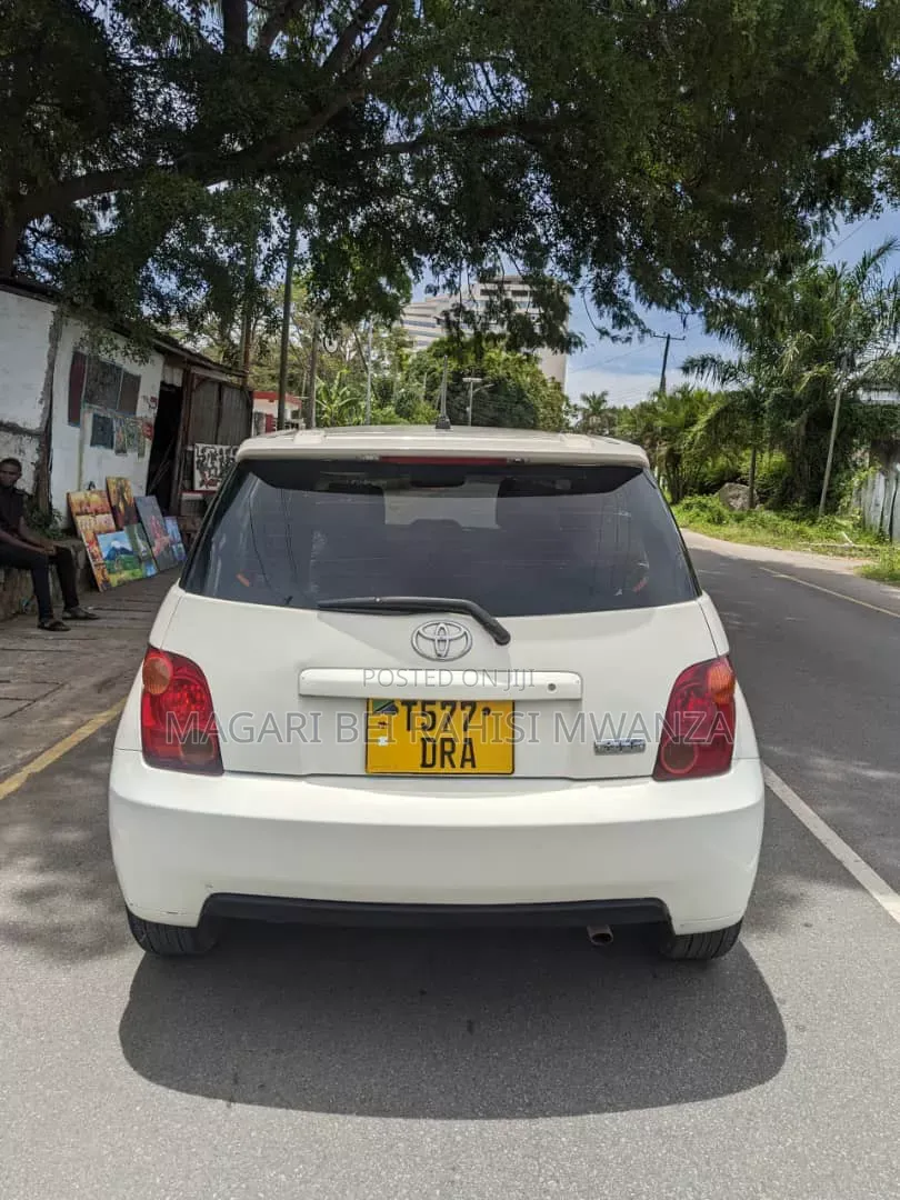 Toyota IST 2005 White