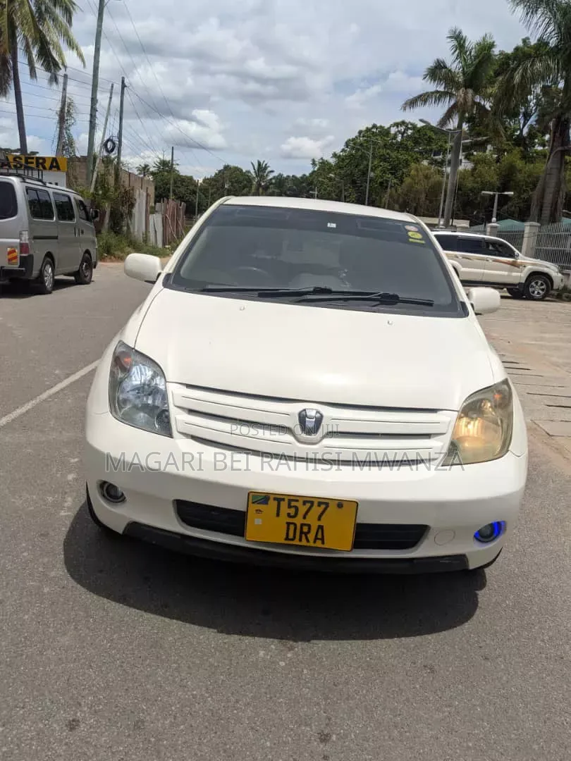 Toyota IST 2005 White