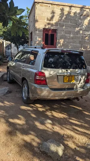 Toyota Kluger 2005 Gold