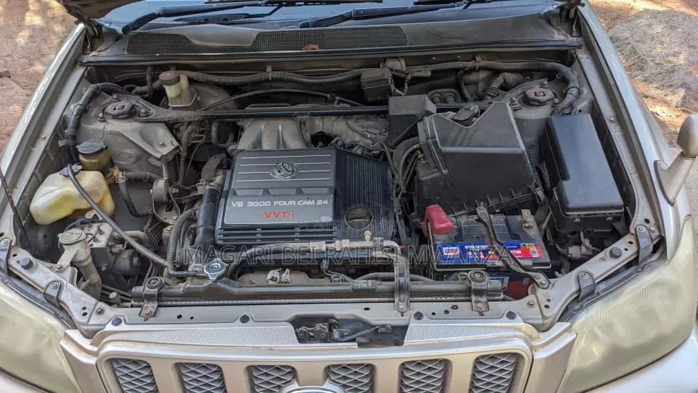 Toyota Kluger 2005 Gold