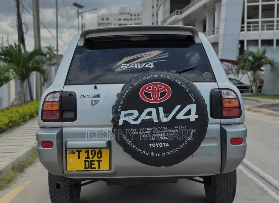 Toyota RAV4 1999 White